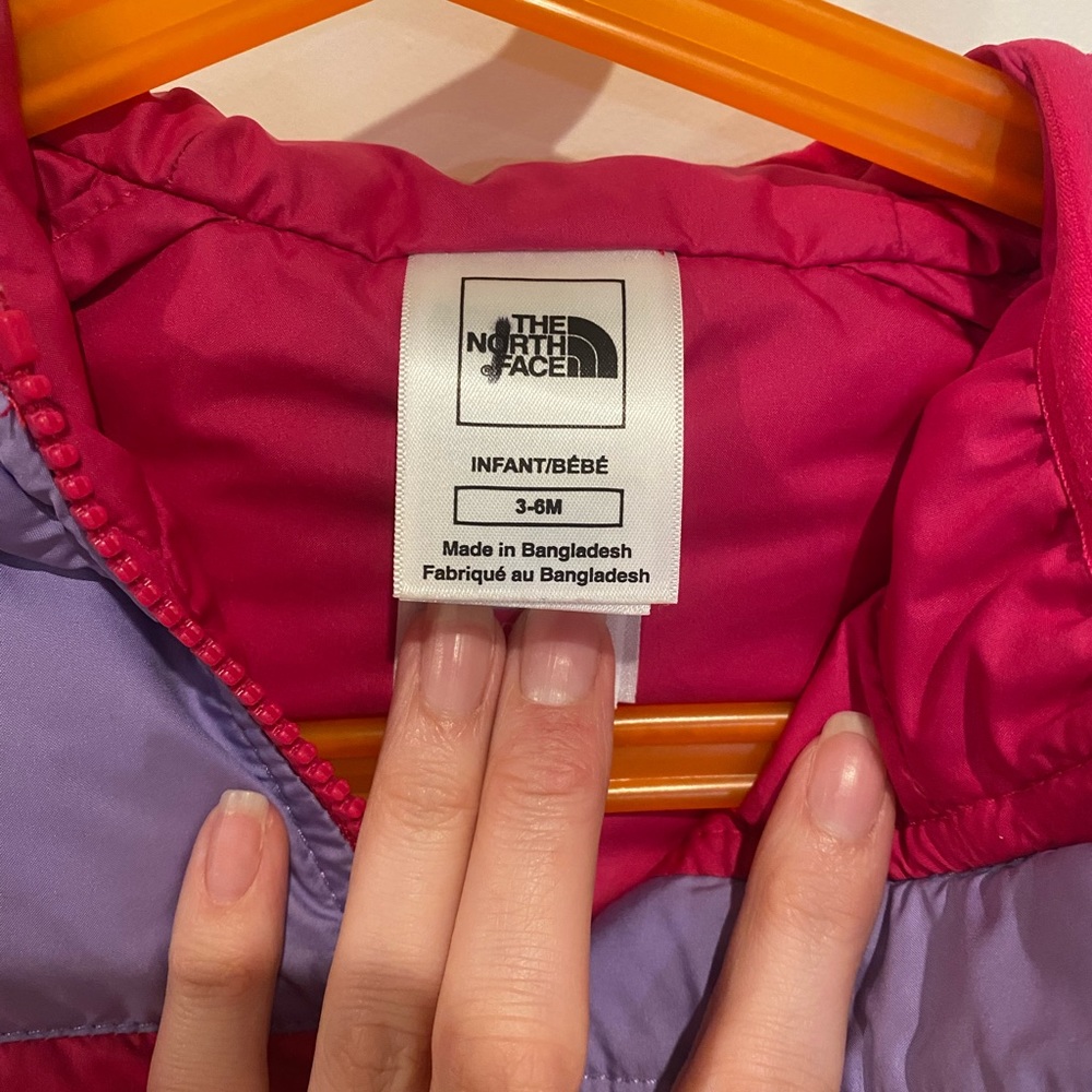 **SOLD on FB**  The North Face Infant Snowsuit size 3-6 mons - Picture 2 of 11